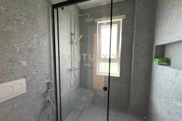 Shtepi ne shitje Apartament ne Tirane, 2+1, Mobilimi Bosh, pa mobiluar, Pagesa 148,500  Euro.