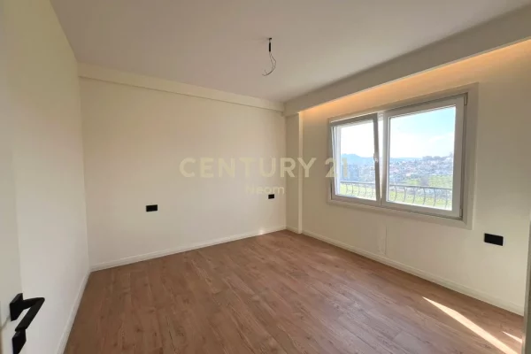 Shtepi ne shitje Apartament ne Tirane, 2+1, Mobilimi Bosh, pa mobiluar, Pagesa 148,500  Euro.