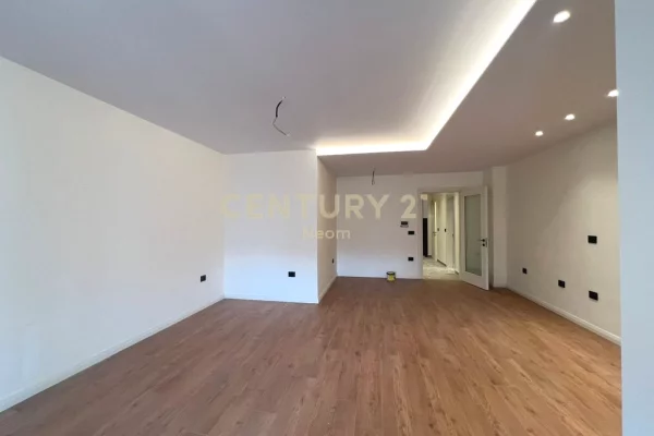 Shtepi ne shitje Apartament ne Tirane, 2+1, Mobilimi Bosh, pa mobiluar, Pagesa 148,500  Euro.