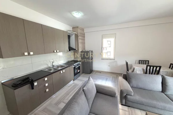 Shtepi me qera Apartament ne Tirane, 2+1, Mobilimi E mobiluar, Pagesa 800  Euro.