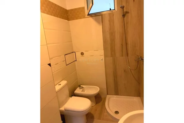 Shtepi me qera Apartament ne Tirane, 2+1, Mobilimi E mobiluar, Pagesa 800  Euro.