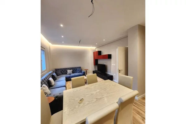 Appartamento in vendita a Tirana 2+1, SemiArredato