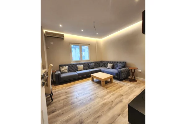 Appartamento in vendita a Tirana 2+1, SemiArredato