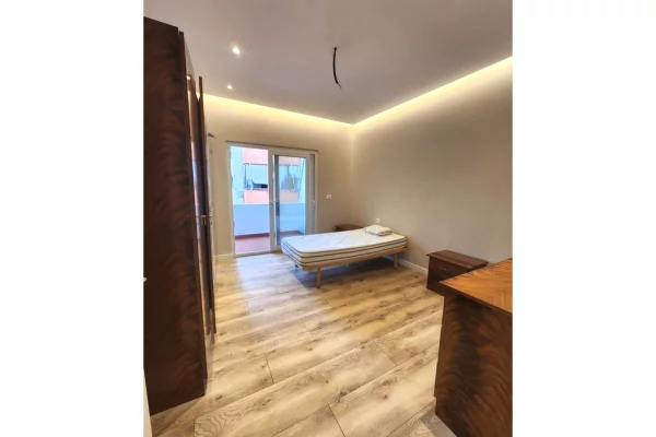 Appartamento in vendita a Tirana 2+1, SemiArredato