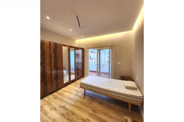 Appartamento in vendita a Tirana 2+1, SemiArredato