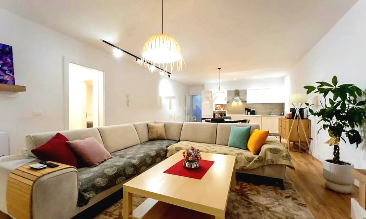 Appartamento in vendita a Tirana 2+1, Arredato