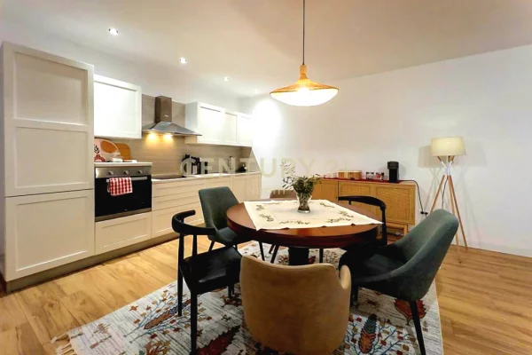 Appartamento in vendita a Tirana 2+1, Arredato