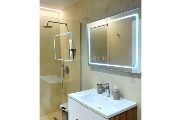 Appartamento in vendita a Tirana 2+1, Arredato