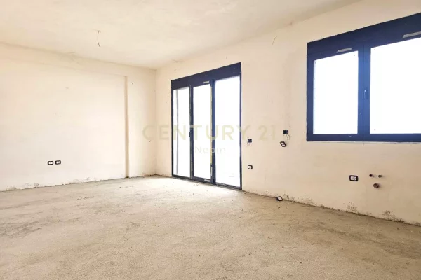 Appartamento in vendita a Tirana 2+1, SemiArredato