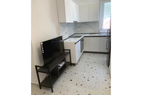 Shtepi me qera Apartament ne Tirane, 1+1, Mobilimi E mobiluar, Pagesa 500  Euro.