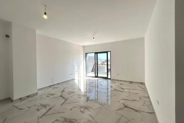 Apartment for rent in Tirana 2+1, Emty