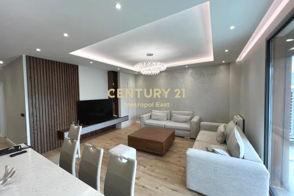 Shtepi me qera 3+1 ne Tirane - 2,200 Euro