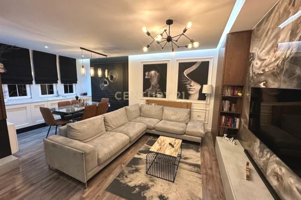 JAPIM ME QIRA APARTAMENT 2+1+2 NE QENDER TE DURRESIT PRANE PORTIT!