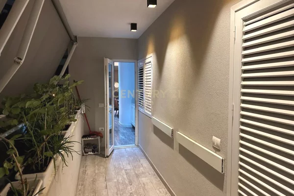 Shtepi me qera Apartament ne Durres, 2+1, Mobilimi Bosh, pa mobiluar, Pagesa 1,300  Euro.