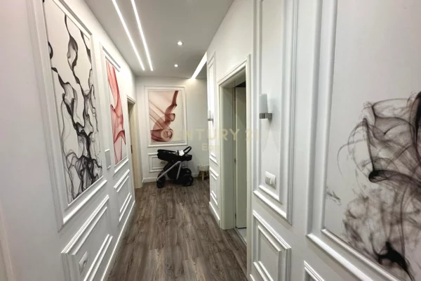 Shtepi me qera Apartament ne Durres, 2+1, Mobilimi Bosh, pa mobiluar, Pagesa 1,300  Euro.