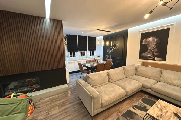 Shtepi me qera Apartament ne Durres, 2+1, Mobilimi Bosh, pa mobiluar, Pagesa 1,300  Euro.