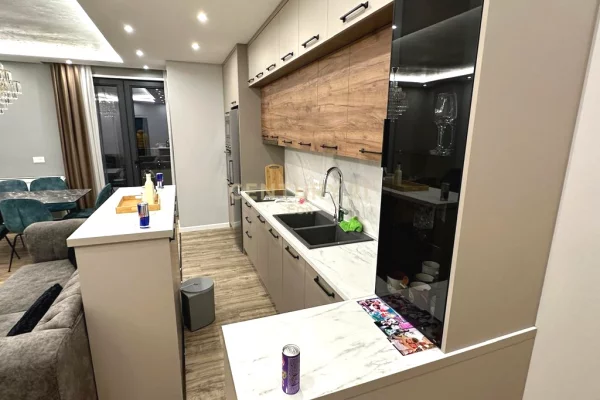 Shtepi me qera Apartament ne Durres, 2+1, Mobilimi E mobiluar, Pagesa 1,300  Euro.