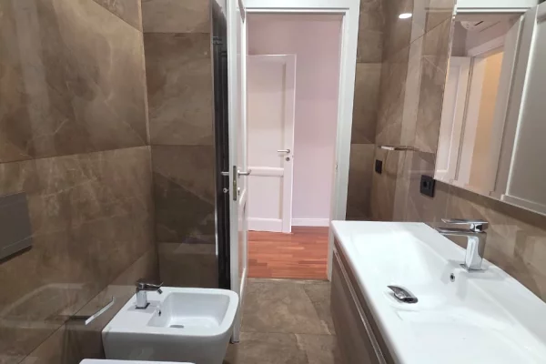 Appartamento in affitto a Tirana 2+1, Arredato