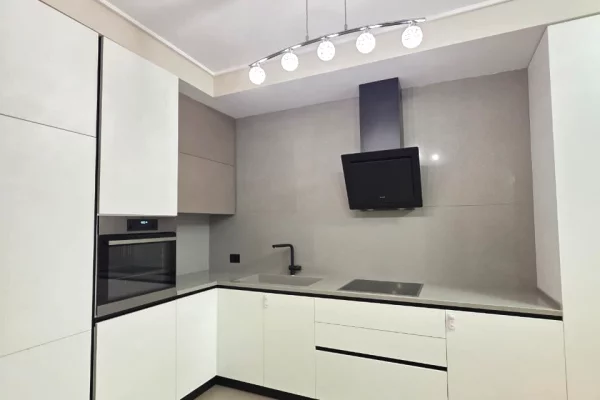 Appartamento in affitto a Tirana 2+1, Arredato