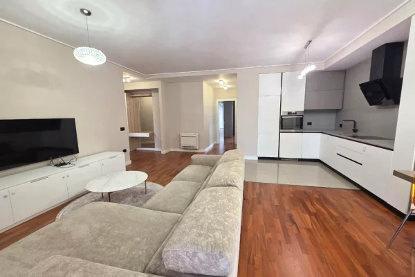 Appartamento in affitto a Tirana 2+1, Arredato