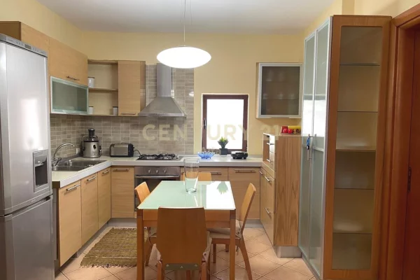 Appartamento in affitto a Tirana 2+1, Arredato