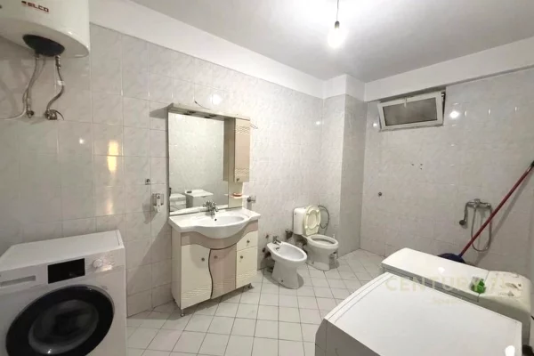 Shtepi me qera Apartament ne Tirane, 2+1, Mobilimi E mobiluar, Pagesa 400  Euro.