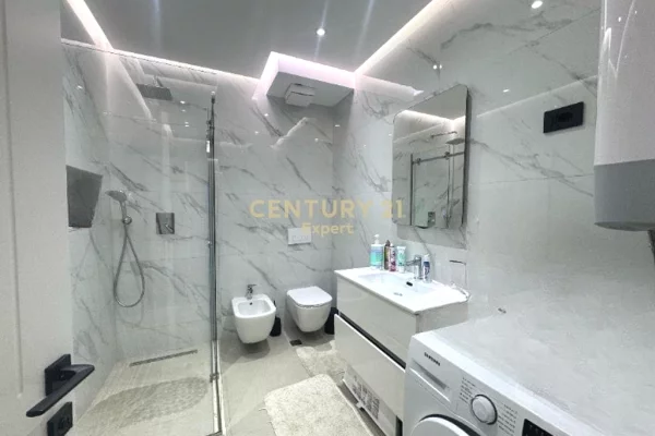 Shtepi me qera Apartament ne Tirane, 3+1, Mobilimi E mobiluar, Pagesa 1,200  Euro.