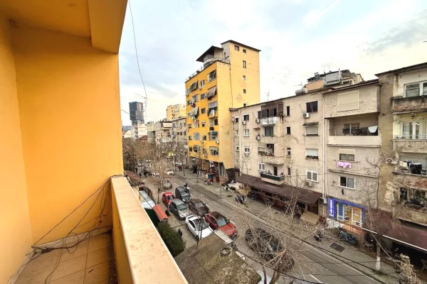 Ambient biznesi me qera 3+1 ne Tirane - 185,000 Leke