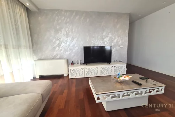 Shtepi ne shitje Apartament ne Tirane, 2+1, Mobilimi E mobiluar, Pagesa 275,000  Euro.