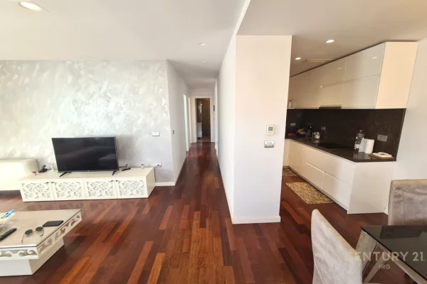 Shtepi ne shitje Apartament ne Tirane, 2+1, Mobilimi E mobiluar, Pagesa 275,000  Euro.