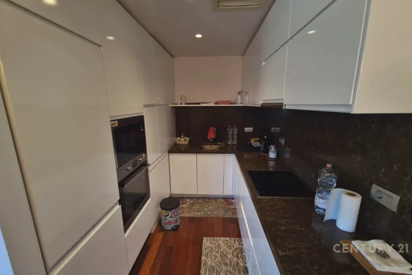 Shtepi ne shitje Apartament ne Tirane, 2+1, Mobilimi E mobiluar, Pagesa 275,000  Euro.