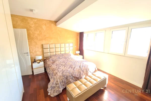 Shtepi ne shitje Apartament ne Tirane, 2+1, Mobilimi E mobiluar, Pagesa 275,000  Euro.