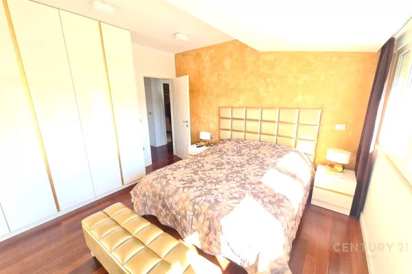 Shtepi ne shitje Apartament ne Tirane, 2+1, Mobilimi E mobiluar, Pagesa 275,000  Euro.