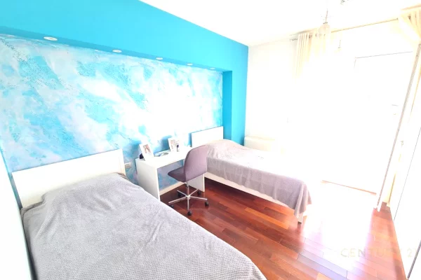 Shtepi ne shitje Apartament ne Tirane, 2+1, Mobilimi E mobiluar, Pagesa 275,000  Euro.