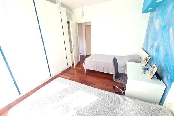 Shtepi ne shitje Apartament ne Tirane, 2+1, Mobilimi E mobiluar, Pagesa 275,000  Euro.