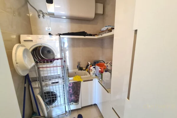 Shtepi ne shitje Apartament ne Tirane, 2+1, Mobilimi E mobiluar, Pagesa 275,000  Euro.