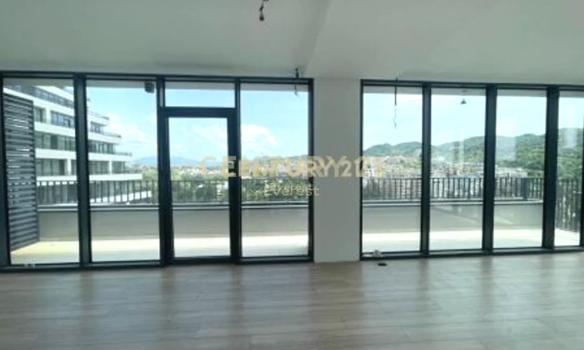 LAKE VIEW, ZYRE PER QIRA (2+1+2)