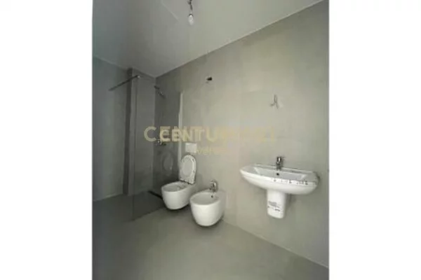 LAKE VIEW, ZYRE PER QIRA (2+1+2)