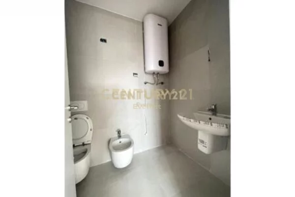 LAKE VIEW, ZYRE PER QIRA (2+1+2)