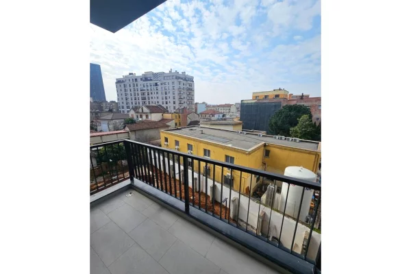 Appartamento in affitto a Tirana 2+1, SemiArredato