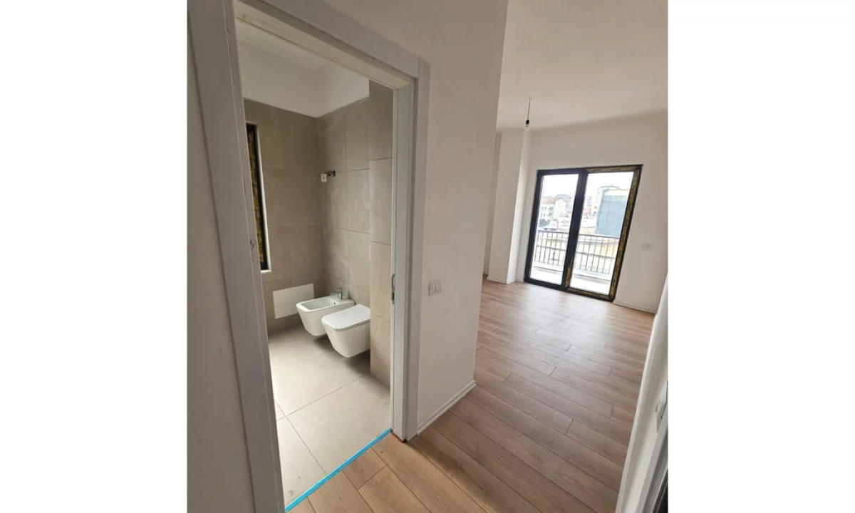 Appartamento in affitto a Tirana 2+1, SemiArredato