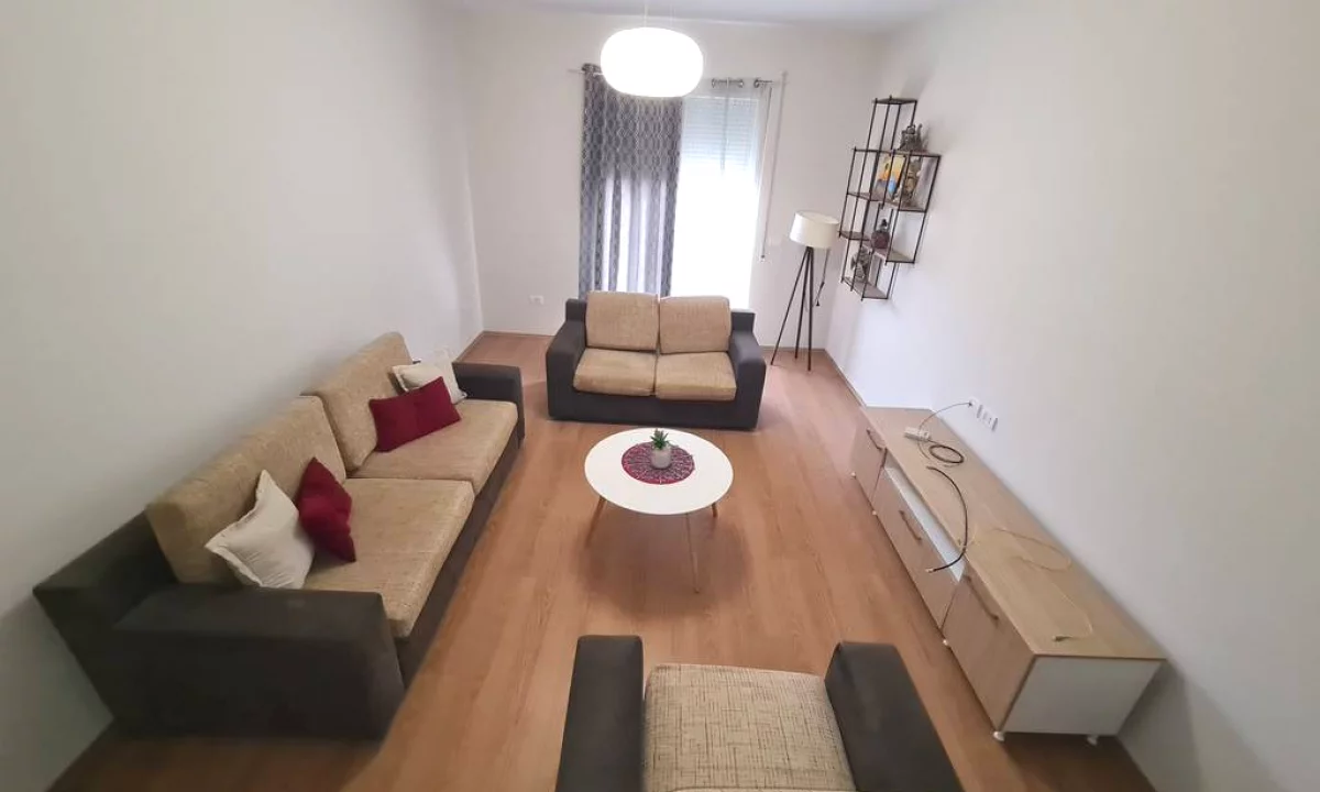 Shtepi me qera Apartament ne Tirane, 2+1, Mobilimi E mobiluar, Pagesa 70,000  Leke.