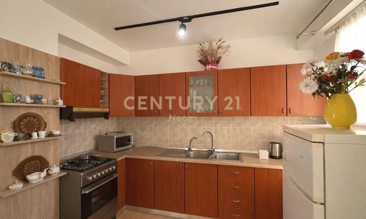 Appartamento in affitto a Tirana 2+1, Arredato