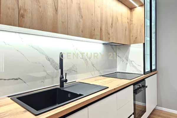 Appartamento in affitto a Tirana 2+1, Arredato