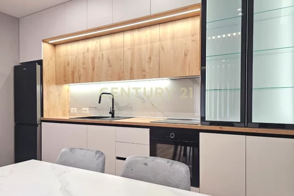 Appartamento in affitto a Tirana 2+1, Arredato