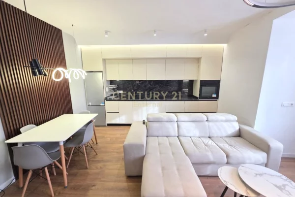 Appartamento in affitto a Tirana 2+1, Arredato