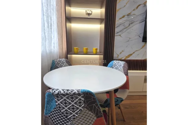 Appartamento in affitto a Tirana 2+1, Arredato