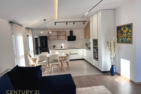 Appartamento in affitto a Tirana 2+1, Arredato