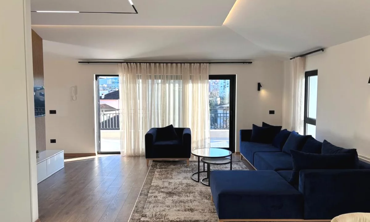 Appartamento in affitto a Tirana 2+1, Arredato