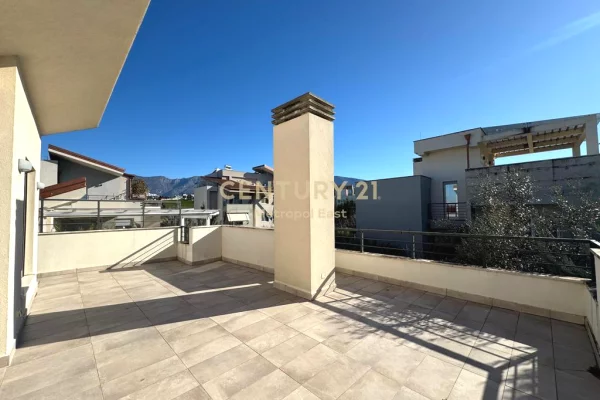 Shtepi me qera Apartament ne Tirane, 3+1, Mobilimi E mobiluar, Pagesa 2,500  Euro.